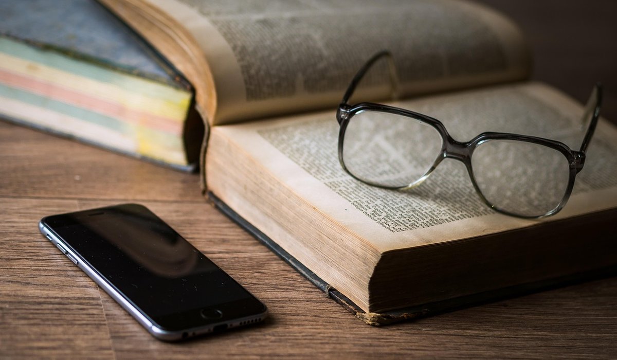 Building a Seasonal Reading List for Autumn Evenings